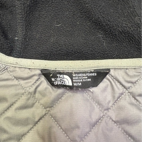 The North Face Women’s Med Grey Black Quilted Windbreaker Full Zip Hooded Jacket - Picture 3 of 9